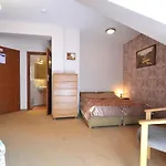 فندق مبيت وإفطار Zarebek 3*